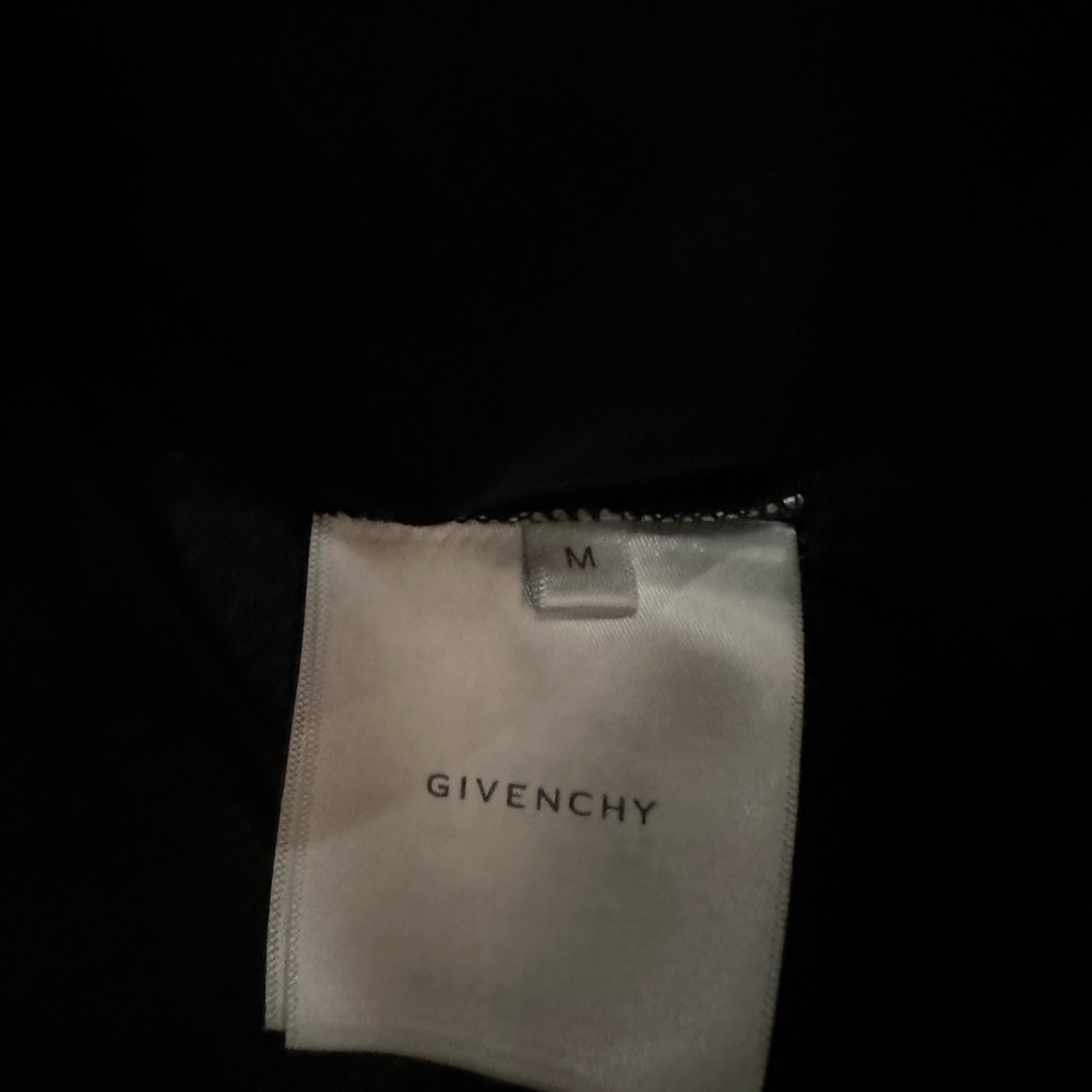 Givenchy X Disney Dalmatian collaboration ๐ - Picture 8 of 11